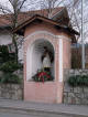 JN-Austria-Prutz: figura Jana N. w kapliczce przy Obergasse (fot: Pietrosul, 2011-07)
