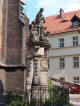 JN-Dolny Śląsk-Wrocław: figura J.J. Urbańskiego przed św. Maciejem (fot: K.O., 2007)