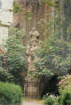JN-Dolny Śląsk-Wrocław: figura J.J. Urbańskiego przed św. Maciejem (fot: DarekK, 1995)