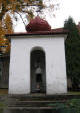 JN-Górny Śląsk-Woszczyce: kapliczka JN przy plebani (fot: A.B., X.2006)