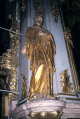 JN-sieradzkie-Mstów-Wancerzów: figura Jana N. w kościele kanoników regularnych (2007-11-04)