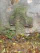 Dolny �l�sk-Modlikowice: krzy� pokutny z wizerunkiem kuszy wmurowany w mur ko�cielny (14-09-2003)
